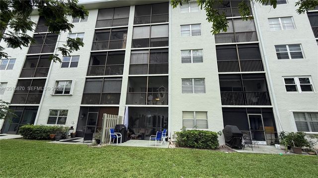 2236 N Cypress Bend Dr 207, Pompano Beach, FL 33069