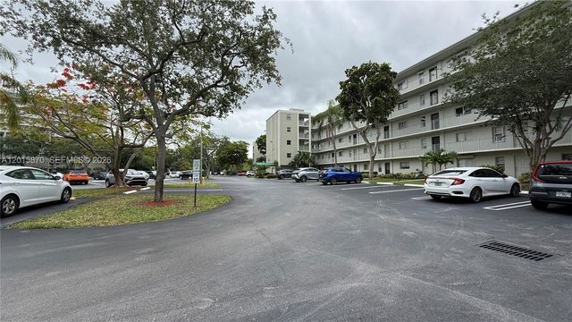 2236 N Cypress Bend Dr 207, Pompano Beach, FL 33069