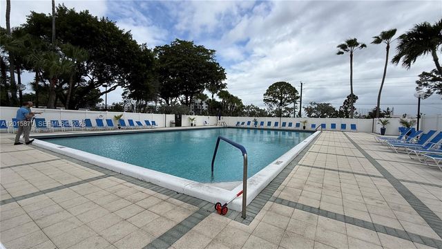 2236 N Cypress Bend Dr 207, Pompano Beach, FL 33069