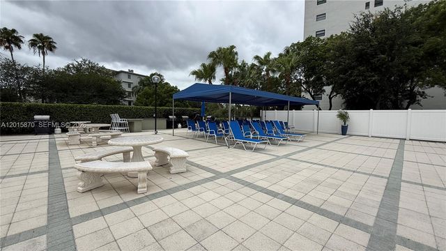 2236 N Cypress Bend Dr 207, Pompano Beach, FL 33069