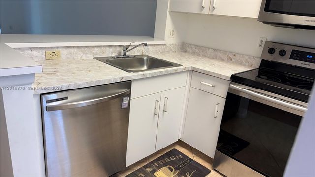 2236 N Cypress Bend Dr 207, Pompano Beach, FL 33069