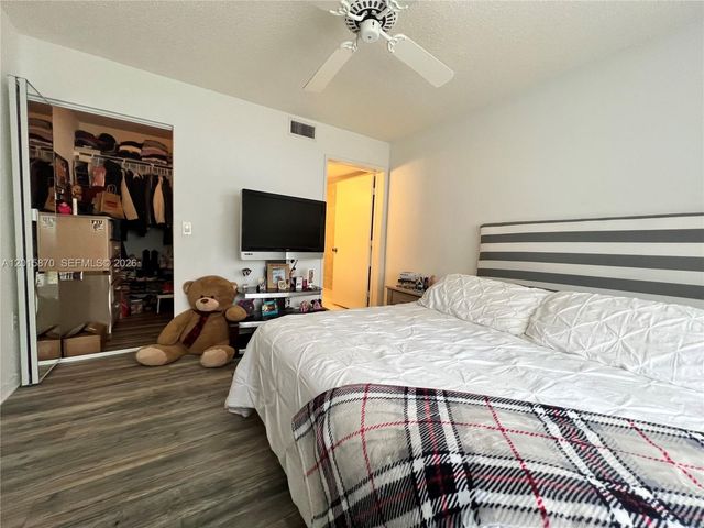 2236 N Cypress Bend Dr 207, Pompano Beach, FL 33069