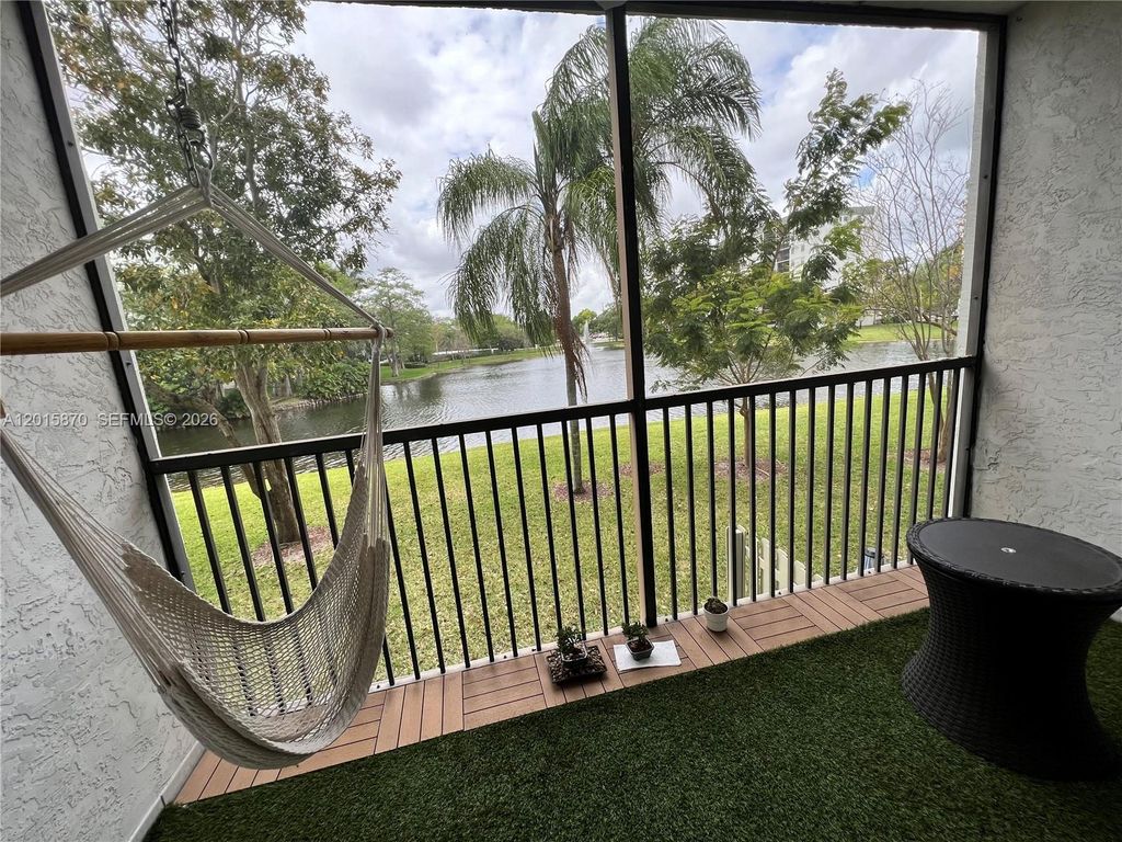2236 N Cypress Bend Dr 207, Pompano Beach, FL 33069