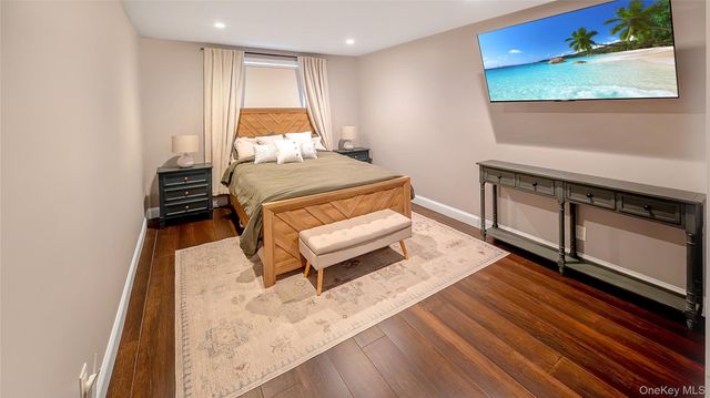 10 Ponder Lane, Deer Park, NY 11729