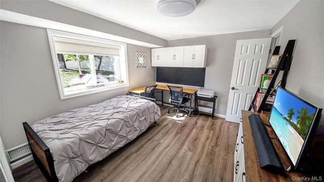 10 Ponder Lane, Deer Park, NY 11729