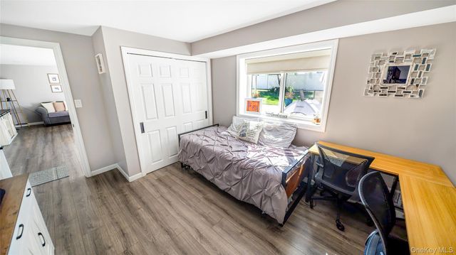 10 Ponder Lane, Deer Park, NY 11729