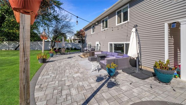 10 Ponder Lane, Deer Park, NY 11729