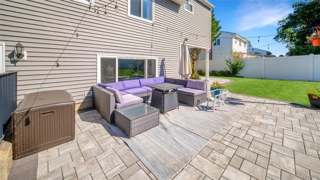 10 Ponder Lane, Deer Park, NY 11729