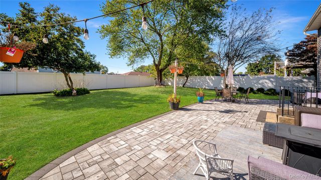 10 Ponder Lane, Deer Park, NY 11729