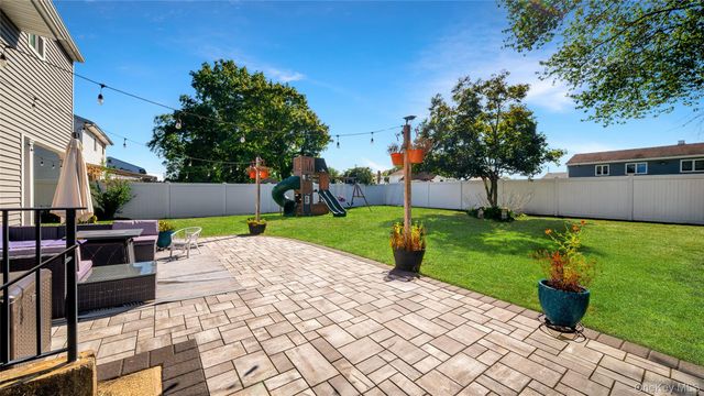 10 Ponder Lane, Deer Park, NY 11729