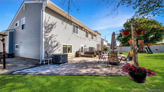 10 Ponder Lane, Deer Park, NY 11729