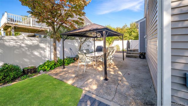 10 Ponder Lane, Deer Park, NY 11729