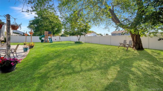 10 Ponder Lane, Deer Park, NY 11729