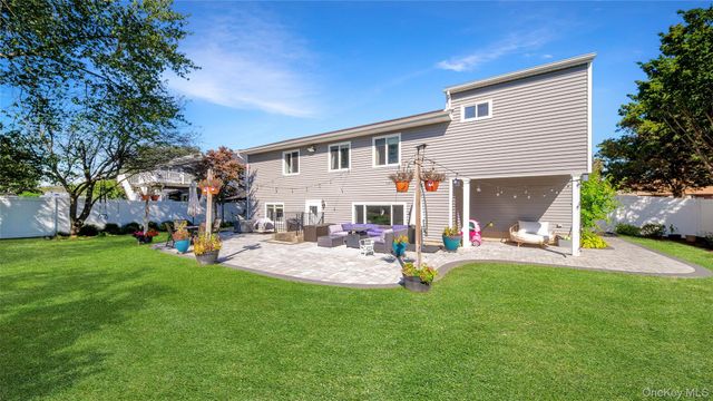 10 Ponder Lane, Deer Park, NY 11729