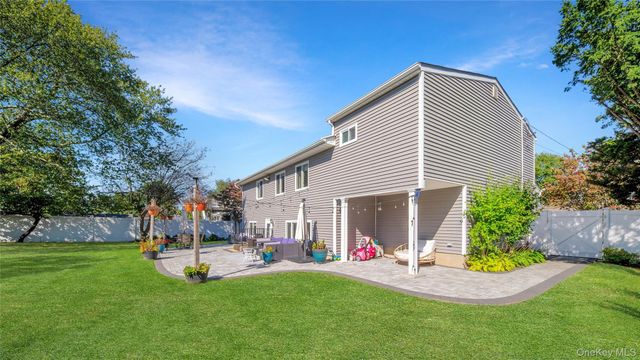 10 Ponder Lane, Deer Park, NY 11729