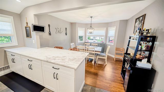 10 Ponder Lane, Deer Park, NY 11729