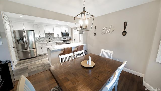 10 Ponder Lane, Deer Park, NY 11729