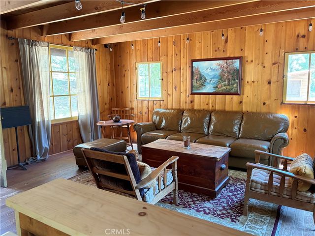42 South Fork Trail, Angelus Oaks, CA 92305