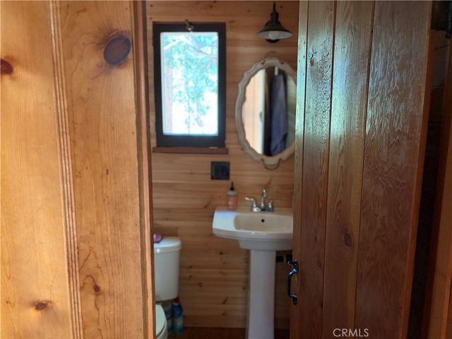 42 South Fork Trail, Angelus Oaks, CA 92305