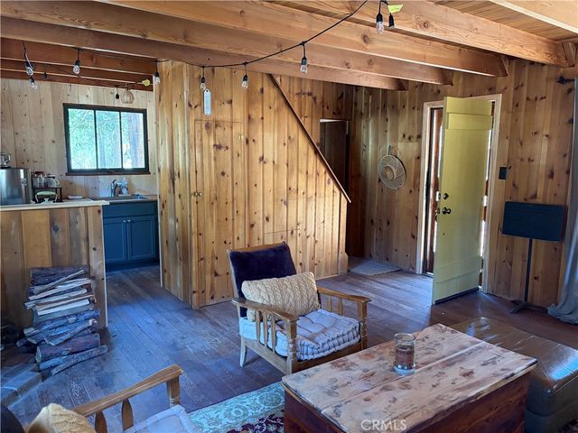 42 South Fork Trail, Angelus Oaks, CA 92305