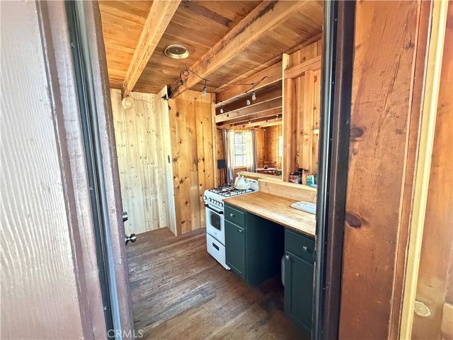 42 South Fork Trail, Angelus Oaks, CA 92305