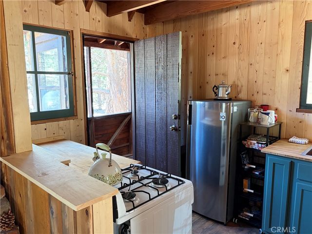 42 South Fork Trail, Angelus Oaks, CA 92305