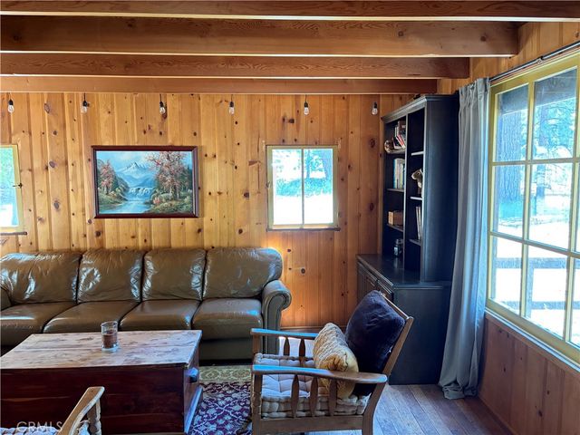 42 South Fork Trail, Angelus Oaks, CA 92305