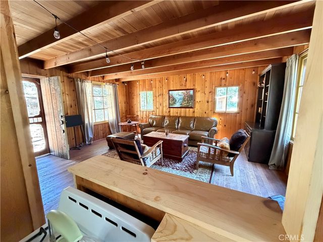 42 South Fork Trail, Angelus Oaks, CA 92305
