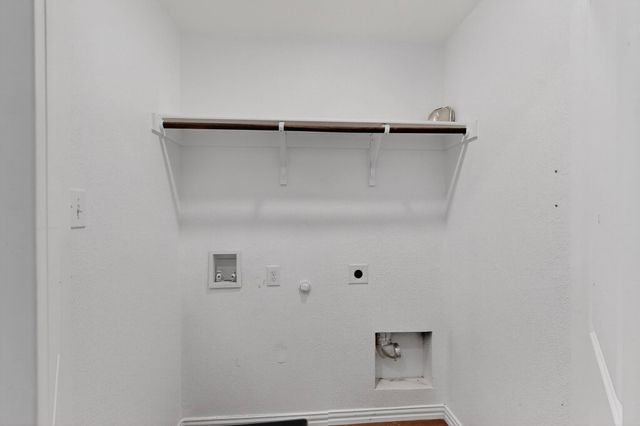 9206 Marilyn Place, Dallas, TX 75227