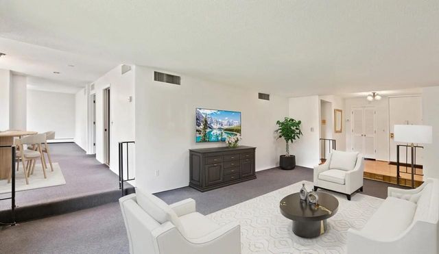 3412 Oak Ridge Road 206, Minnetonka, MN 55305