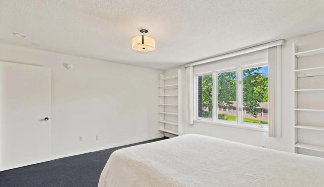 3412 Oak Ridge Road 206, Minnetonka, MN 55305