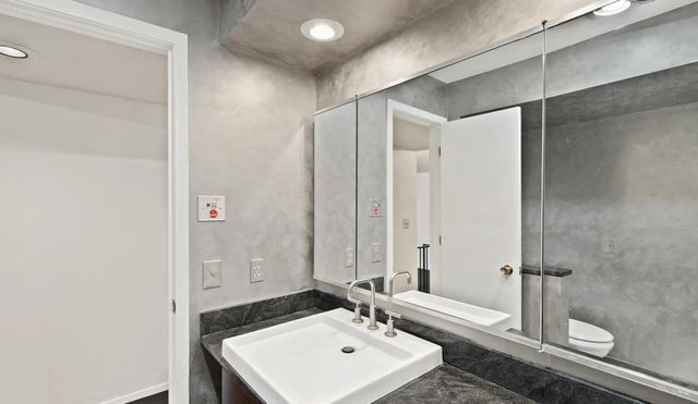 3412 Oak Ridge Road 206, Minnetonka, MN 55305