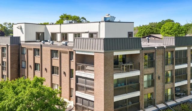 3412 Oak Ridge Road 206, Minnetonka, MN 55305