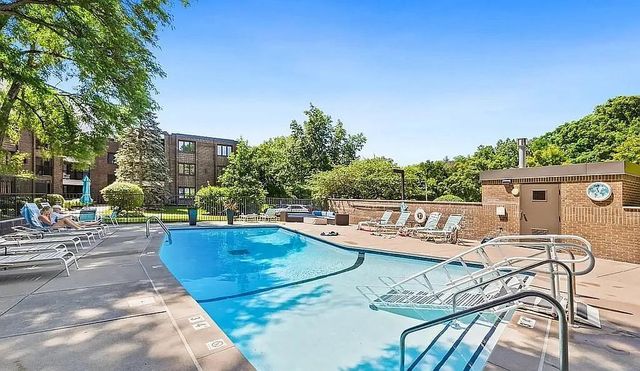 3412 Oak Ridge Road 206, Minnetonka, MN 55305