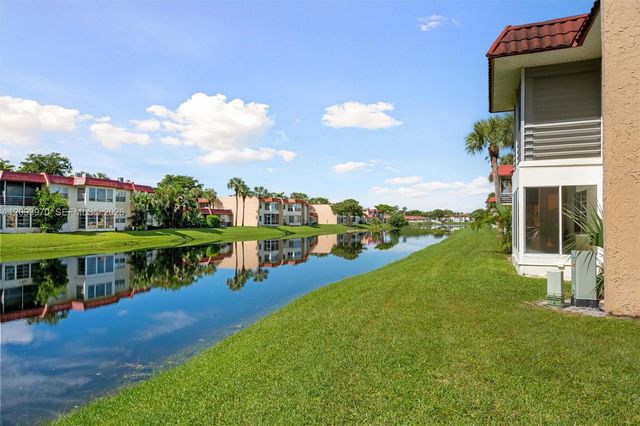 236 Lake Dora Drive 236, West Palm Beach, FL 33411