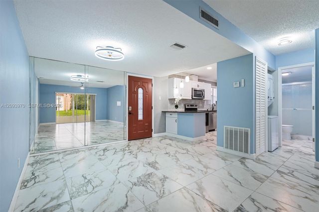 236 Lake Dora Drive 236, West Palm Beach, FL 33411