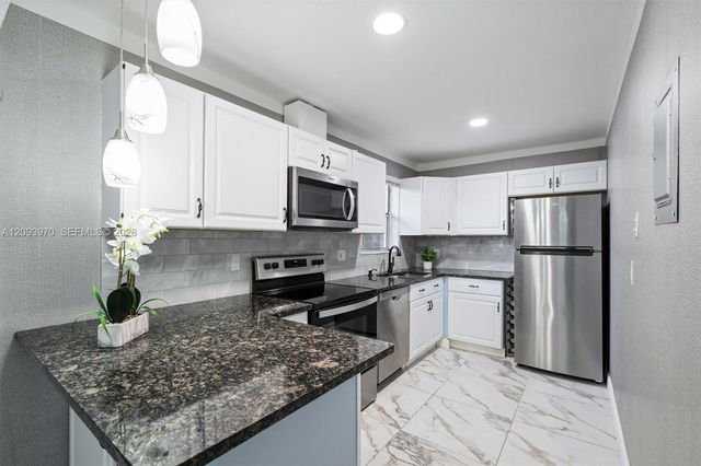 236 Lake Dora Drive 236, West Palm Beach, FL 33411