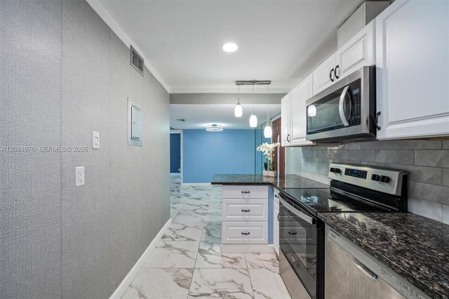 236 Lake Dora Drive 236, West Palm Beach, FL 33411