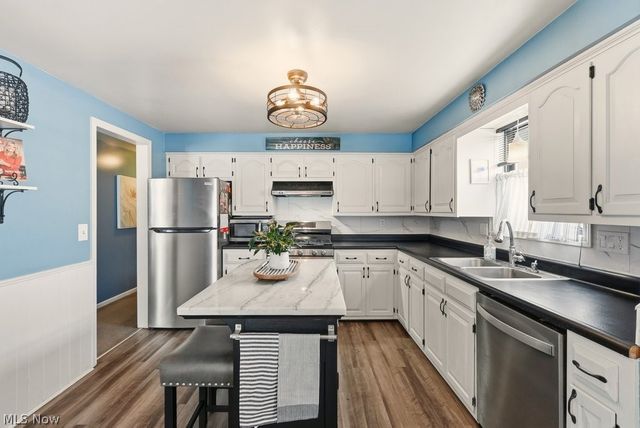 2190 Waterbury Drive, Uniontown, OH 44685