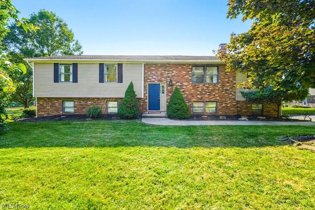 2190 Waterbury Drive, Uniontown, OH 44685