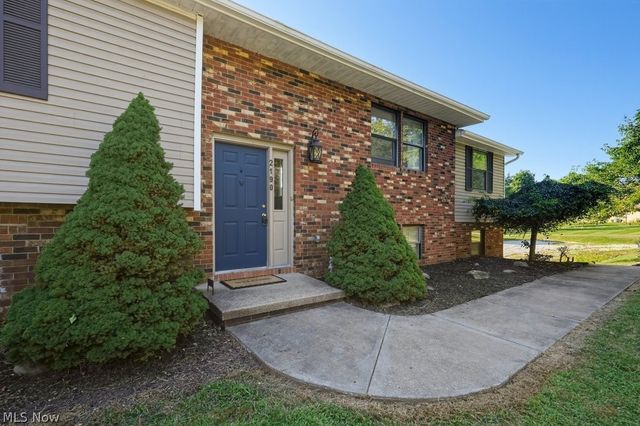 2190 Waterbury Drive, Uniontown, OH 44685