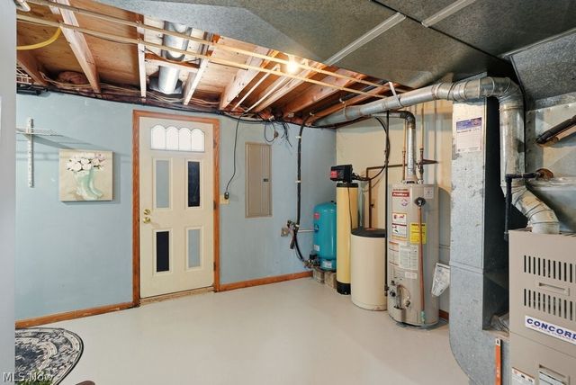 2190 Waterbury Drive, Uniontown, OH 44685