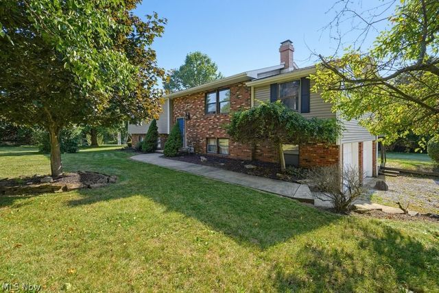 2190 Waterbury Drive, Uniontown, OH 44685