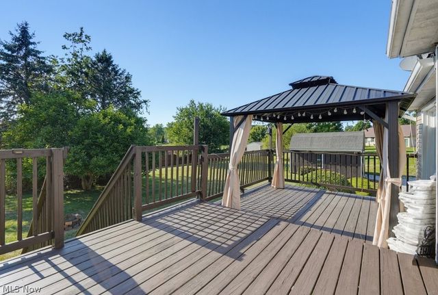2190 Waterbury Drive, Uniontown, OH 44685