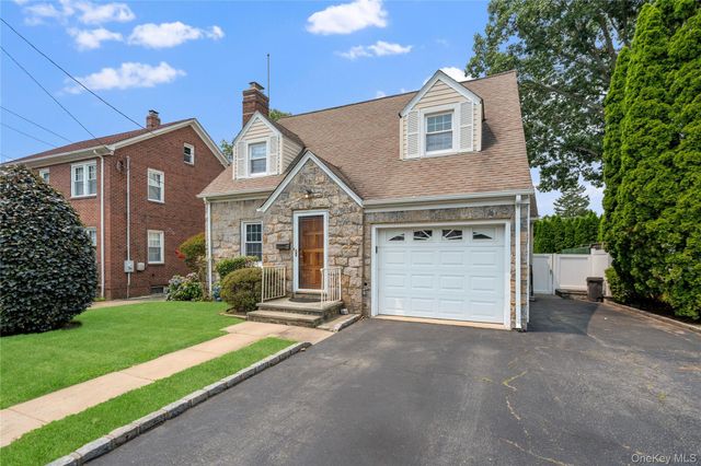 19 Chestnut Street, Glen Cove, NY 11542