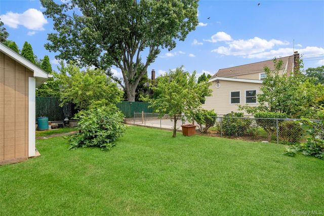 19 Chestnut Street, Glen Cove, NY 11542