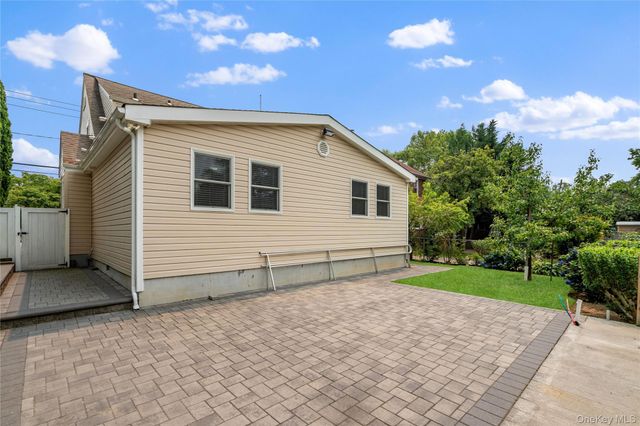 19 Chestnut Street, Glen Cove, NY 11542