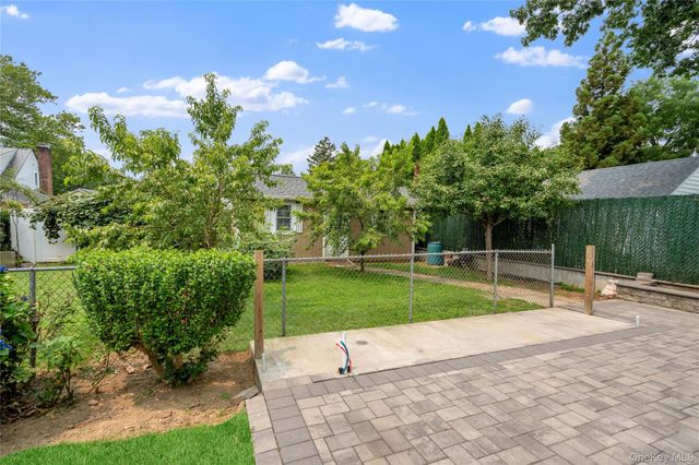 19 Chestnut Street, Glen Cove, NY 11542