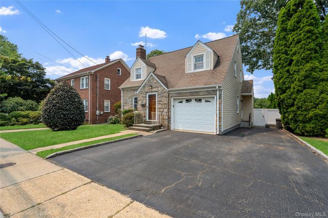 19 Chestnut Street, Glen Cove, NY 11542