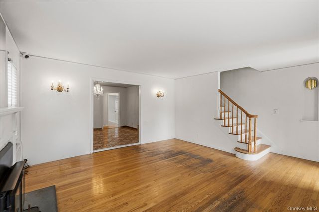 19 Chestnut Street, Glen Cove, NY 11542